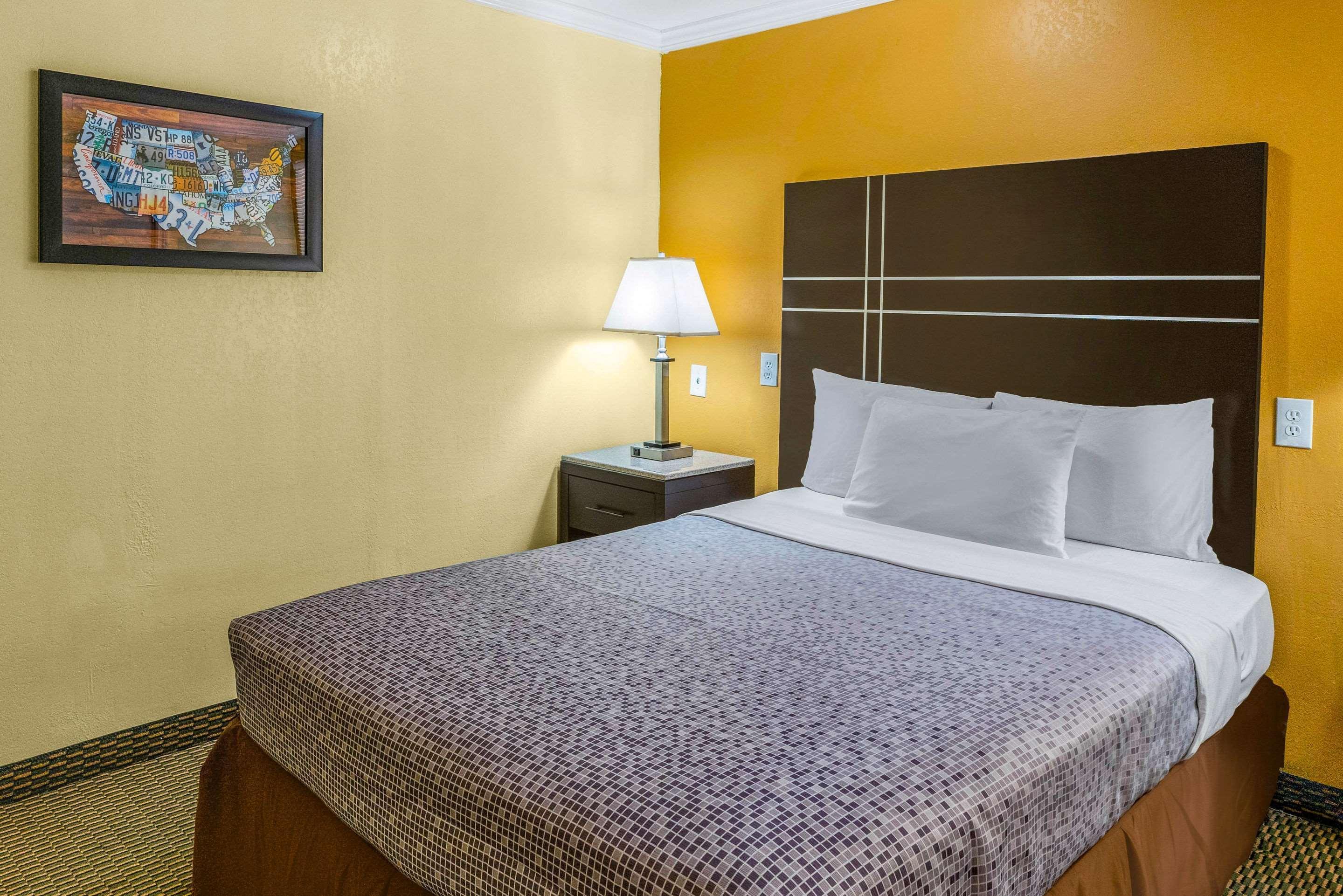 Econo Lodge Beach And Boardwalk Atlantic City Exterior photo