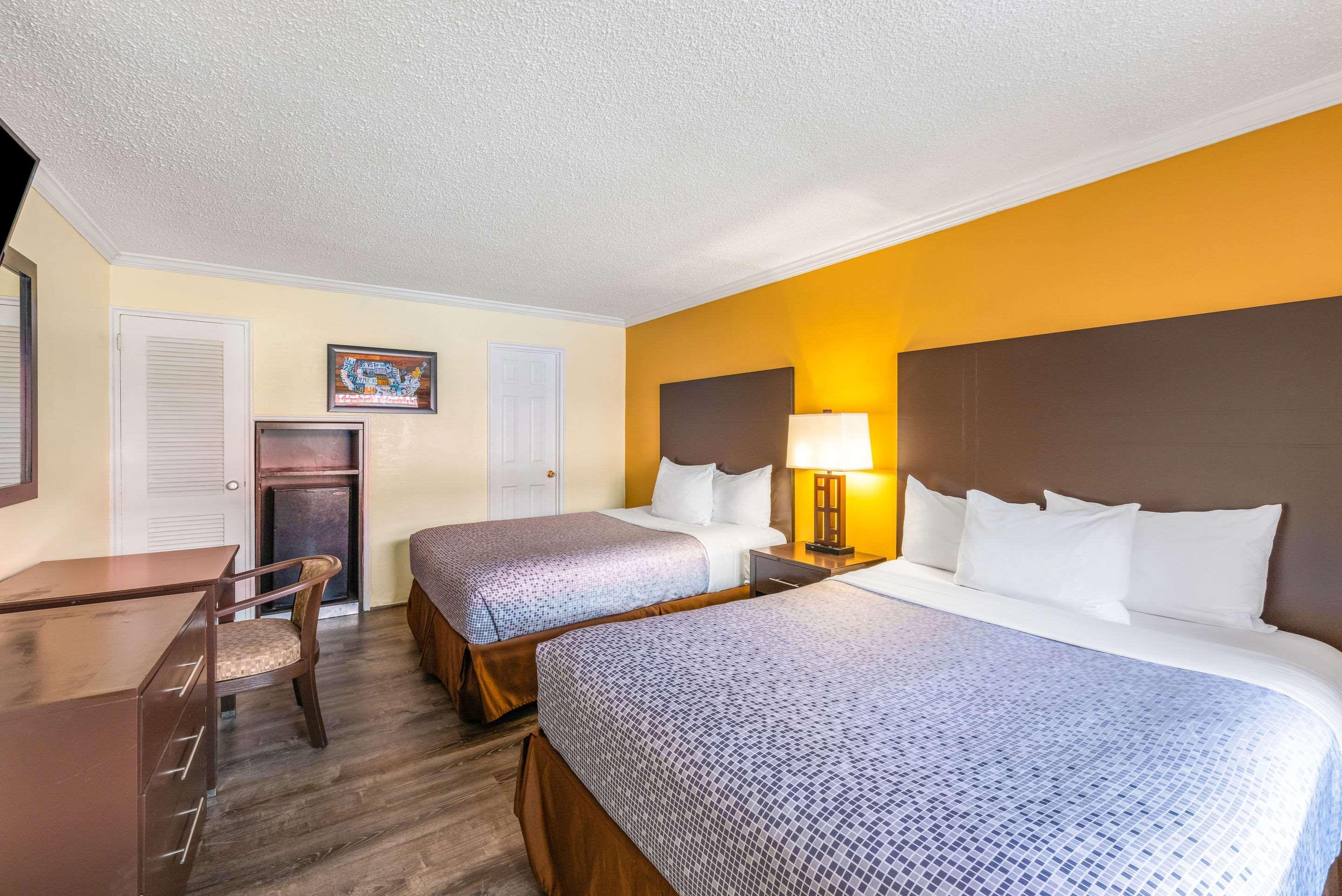 Econo Lodge Beach And Boardwalk Atlantic City Exterior photo