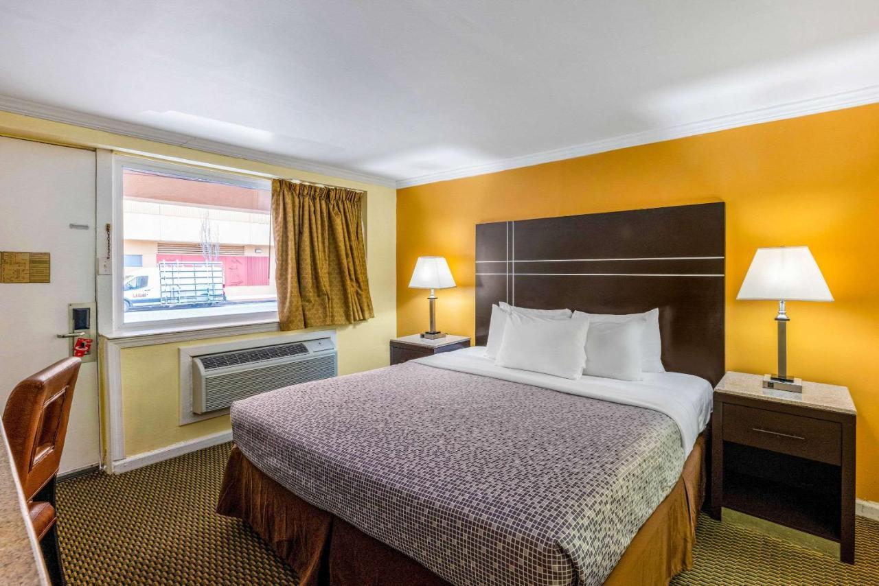 Econo Lodge Beach And Boardwalk Atlantic City Exterior photo